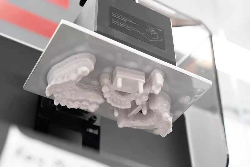 QLAB Dental Lab Using RAYSHAPE DLP Dental Solution For Daily Operations QLAB Dental Lab Using RAYSHAPE DLP Dental Solution For Daily Operations